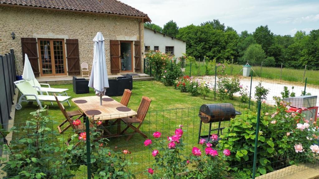 Chez Lucia A 15Min De Perigueux A 6Km Autoroute A89 Apartman Eglise-Neuve-de-Vergt Kültér fotó